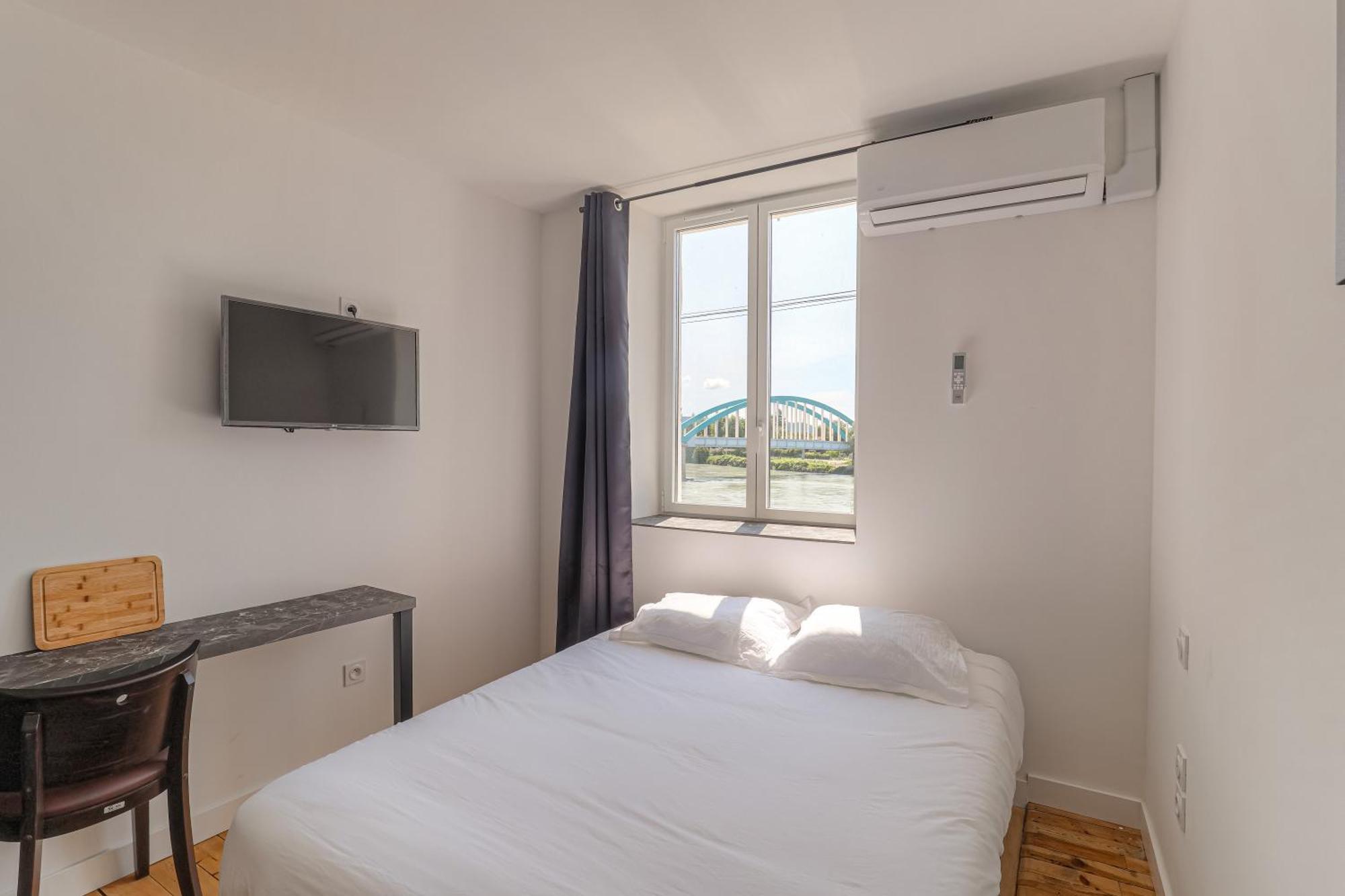 Le Berlin - Les Appartements De L'Olivier Loyettes Exterior photo